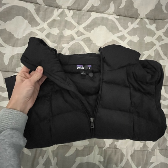 Patagonia Black Hooded Puffer Jacket - Picture 3 of 4